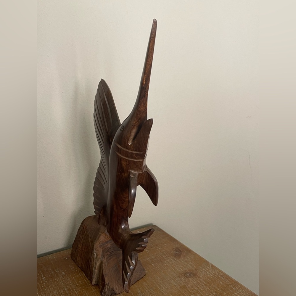 Hand carved ironwood swordfish figurine - Picture 2 of 3